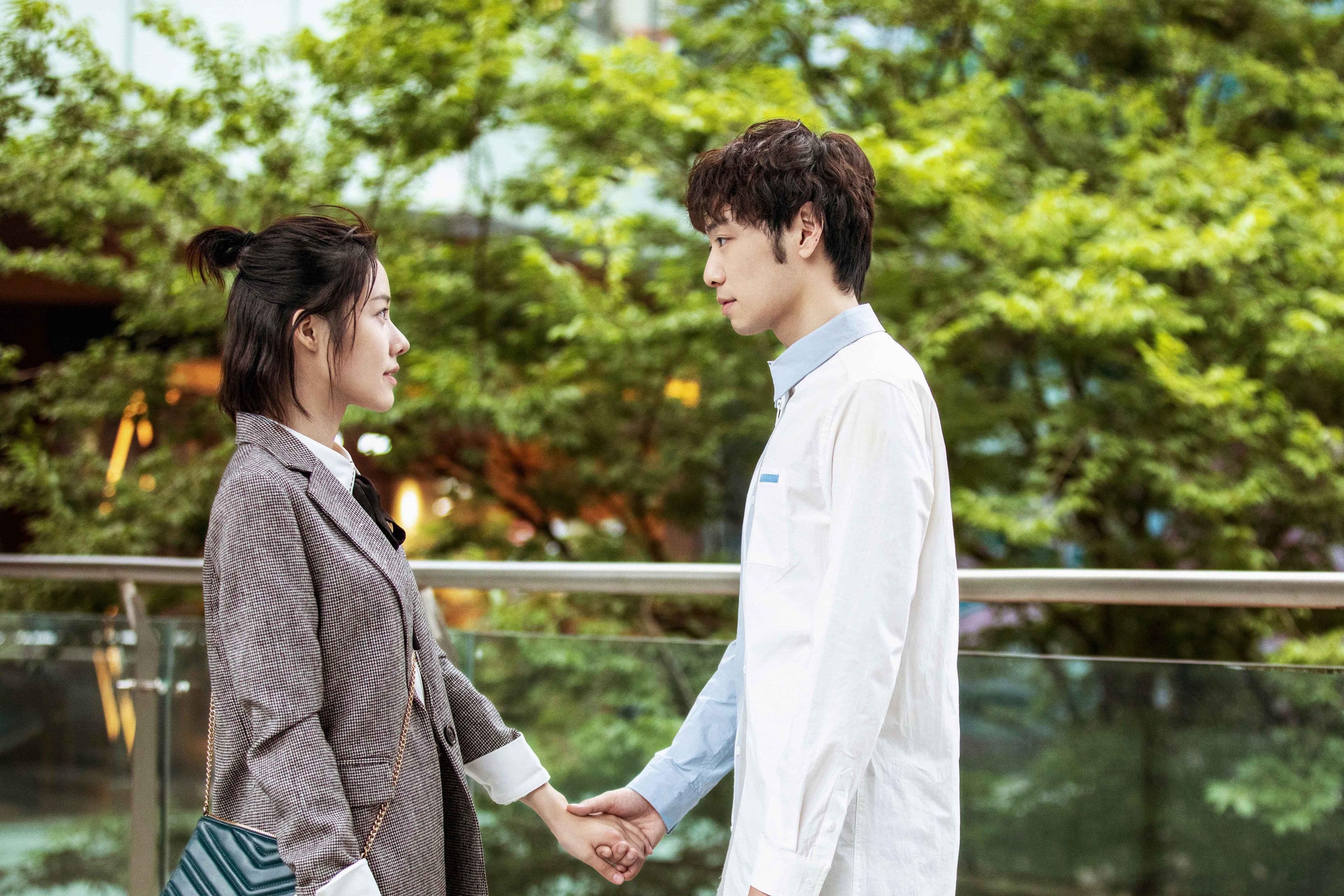 足球运动员利用社交媒体打造个人影响力，拓展多元发展，足球社交是什么