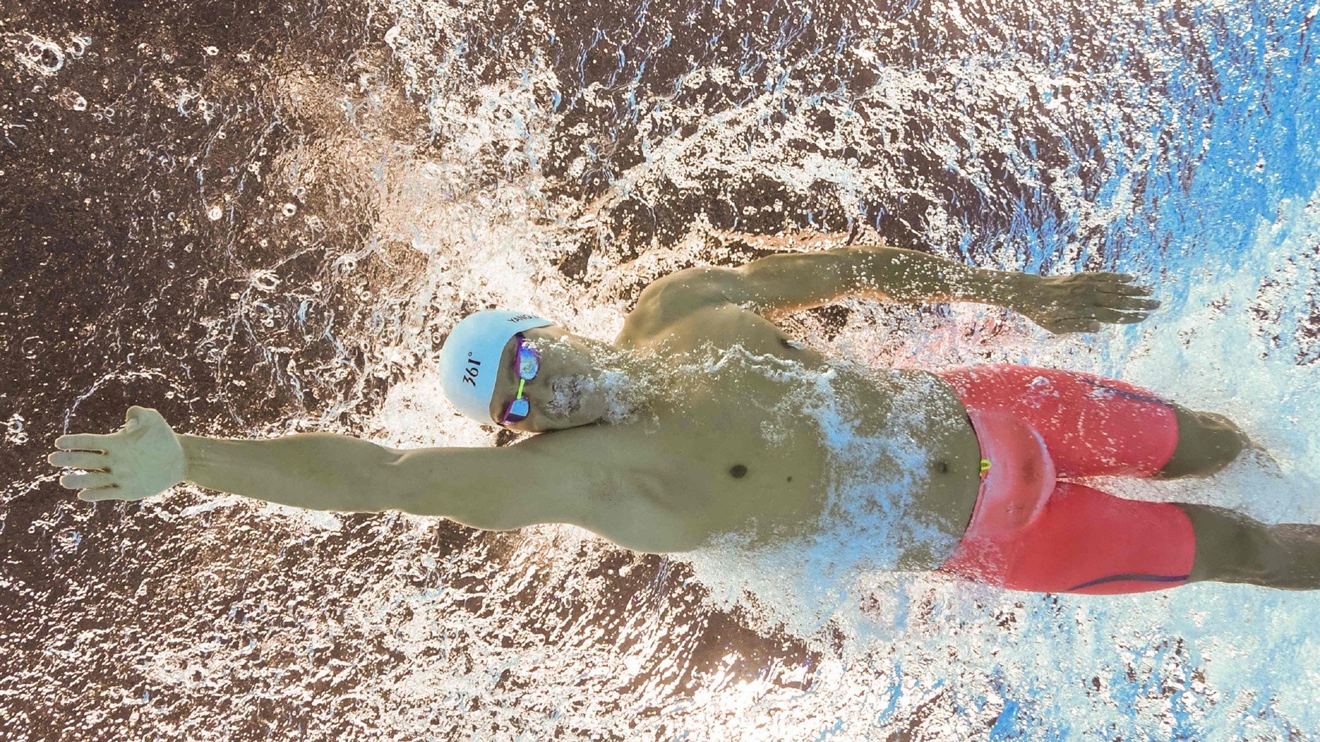 _极光滑雪与光影秀：冬日奇观激荡心灵_，极光和滑雪总有一个要有的吧